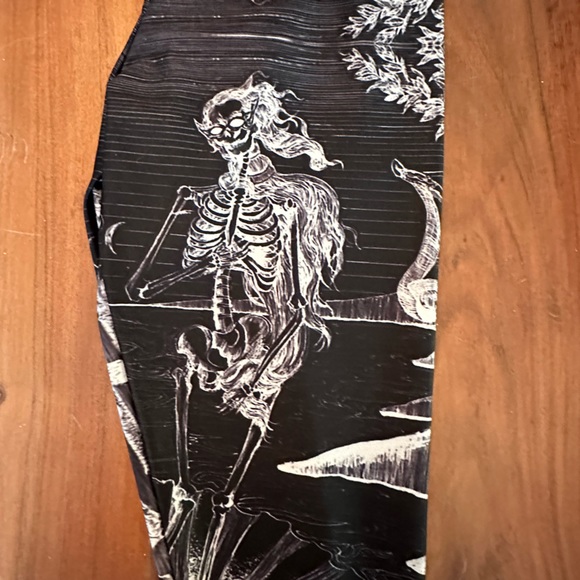 Blackmilk Skeleton Leggings ***discontinued style*** - Picture 2 of 2
